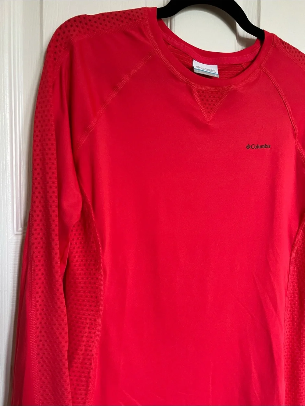 Women’s Columbia Long Sleeve Light Weight Athletic Top Size Medium